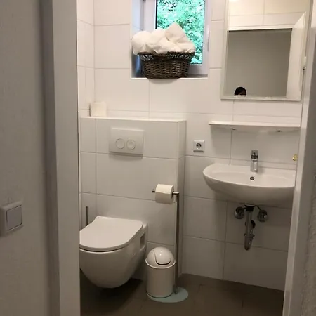 לינה וארוחת בוקר Pension-seegarten 3*